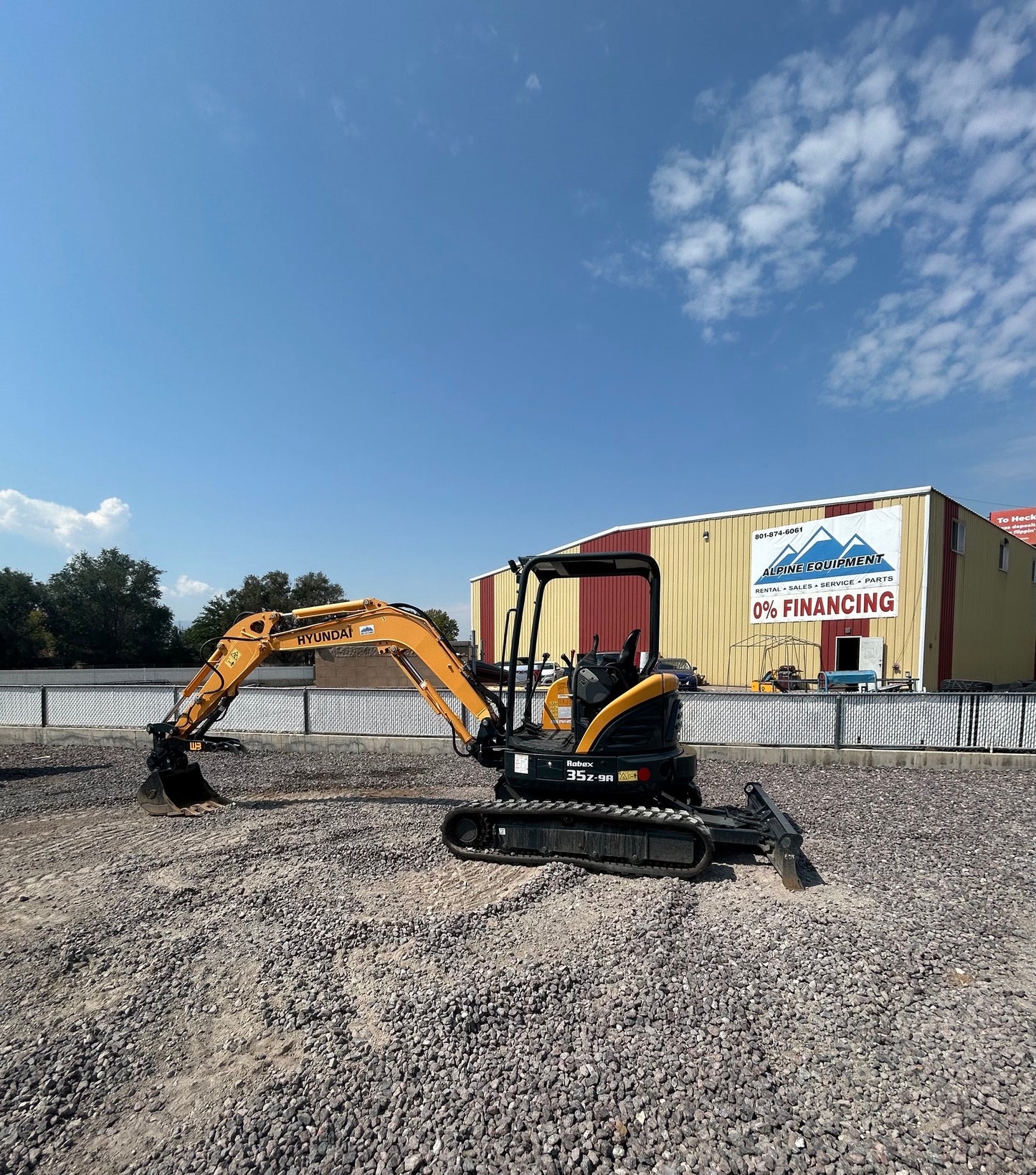 HYUNDAI R35Z-9A, 2023 (USED) SN:HHKHMH04TE0002002