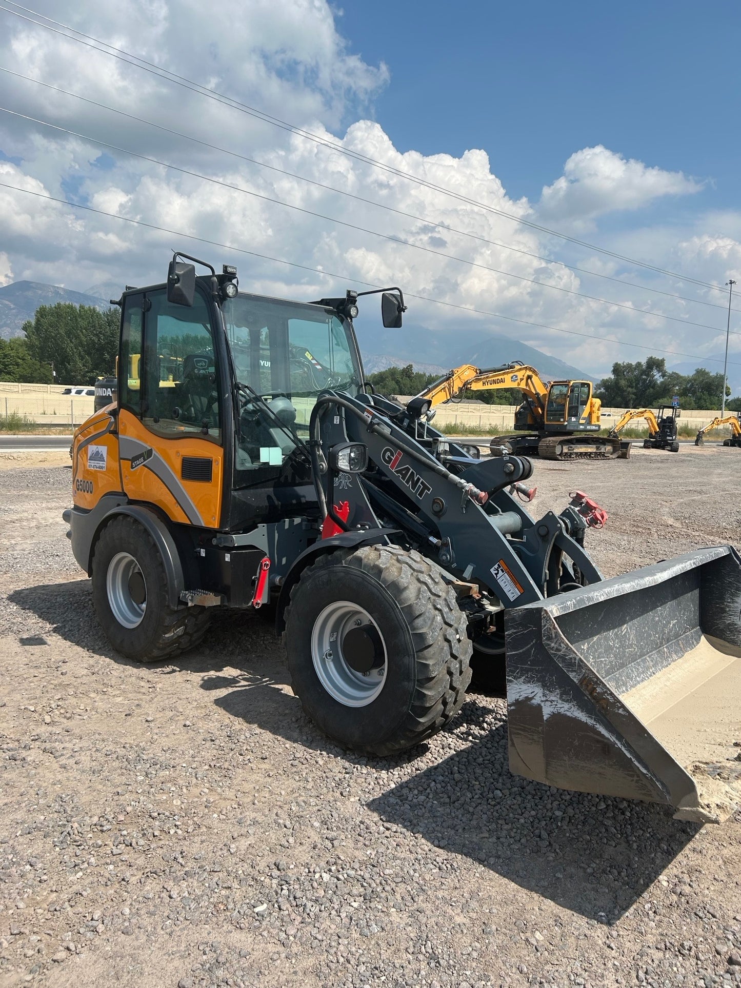 The wheel system and fender of the GIANT G5000 Compact Wheel Loader, offering 10,000 lb capacity.