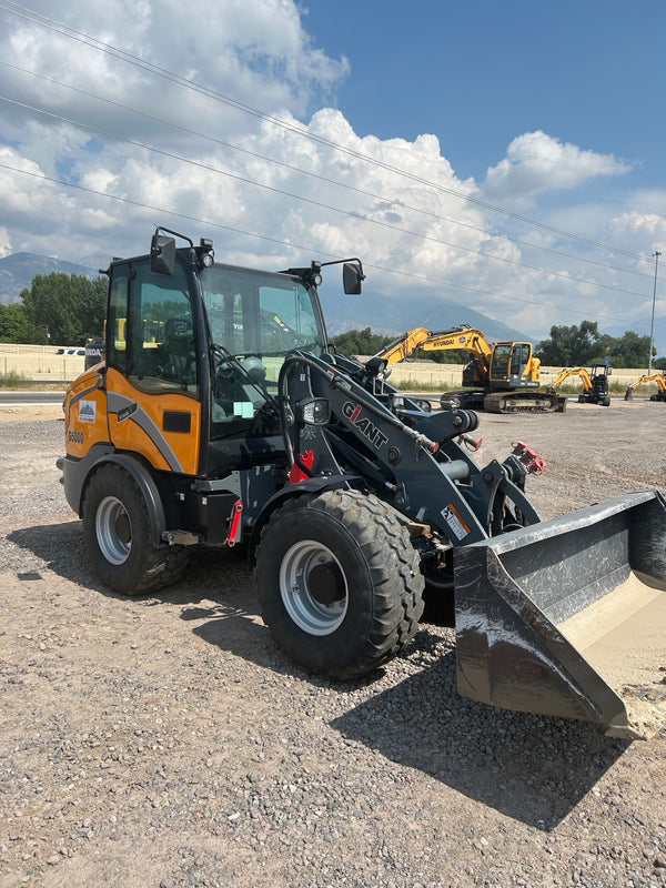 The wheel system and fender of the GIANT G5000 Compact Wheel Loader, offering 10,000 lb capacity.