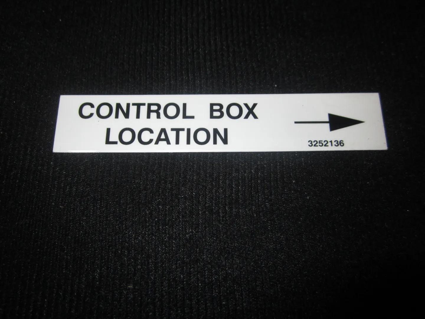 3252136 | NAMEPLATE, CONT. BOX LOCATION