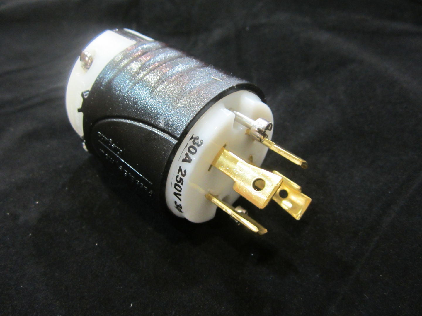 4460962 | CONNECTOR, 3 POLE 250 V 30 A M