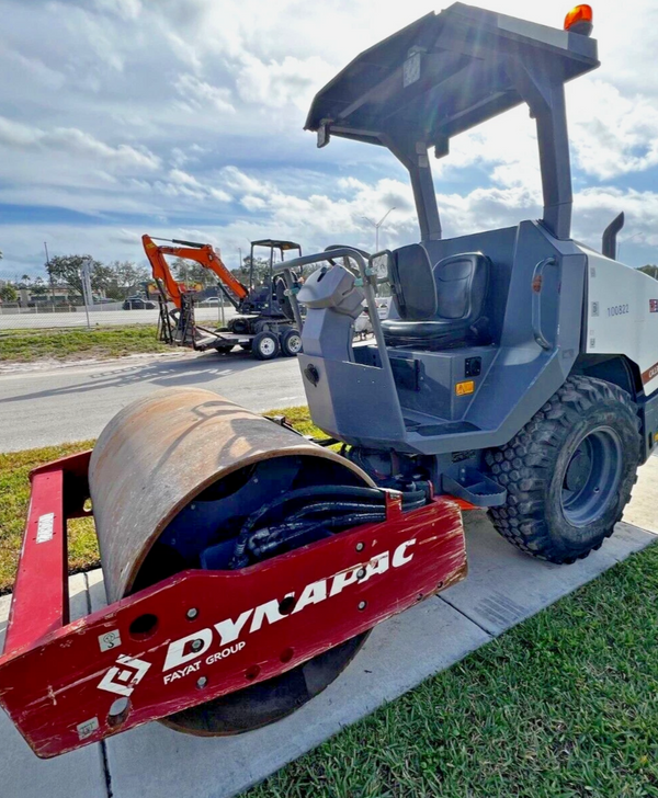 Rent 54 inch single drum roller with smooth and sheepfoot drums for soil compaction.