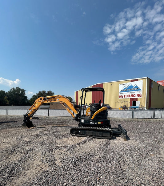 HYUNDAI R35Z-9A, 2023 (USED) SN:HHKHMH04TE0002002