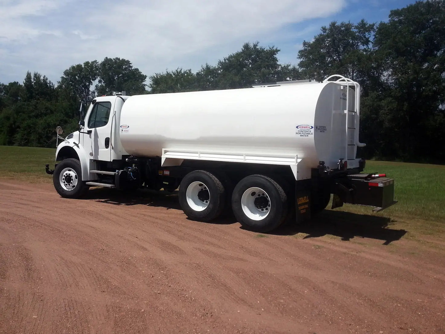 4000-Gallon Water Truck