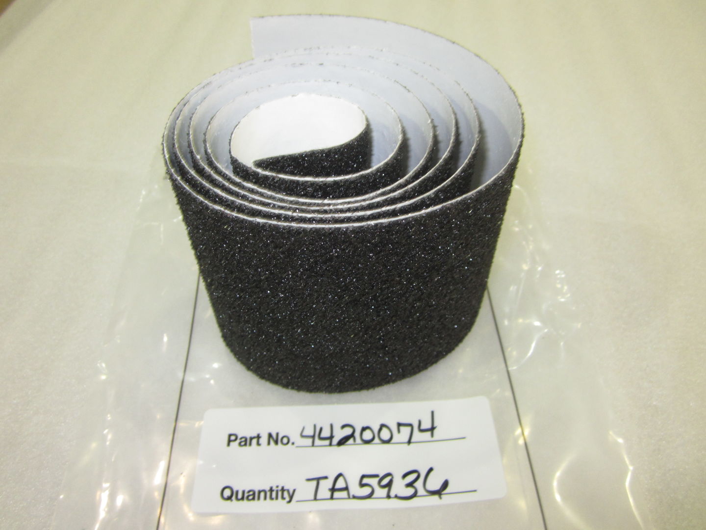 4420074 | TAPE, NON SKID 102.00 X 1330.0