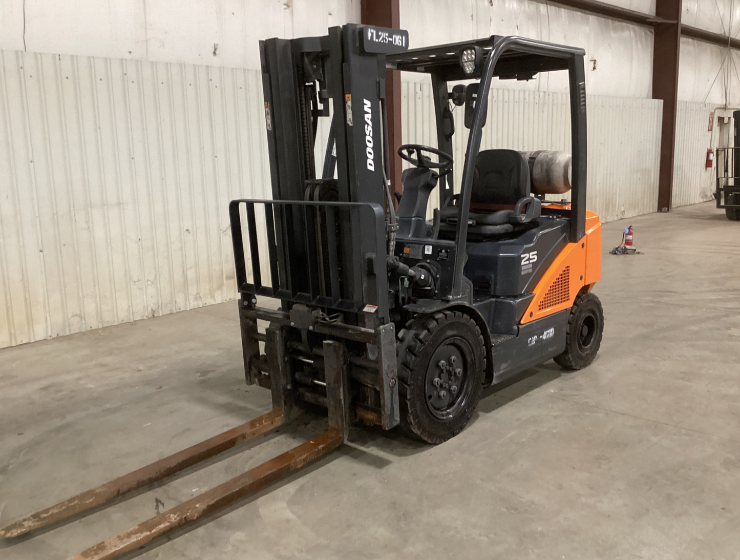 5,000 lb LPG/Gas warehouse forklift for indoor material handling.